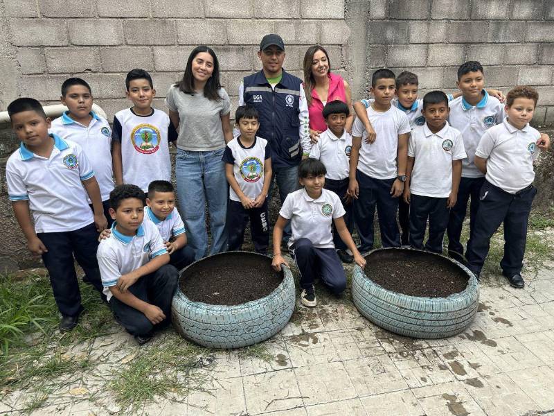 La AMDC estuvo muy bien representada en la visita al CEB Lempira.