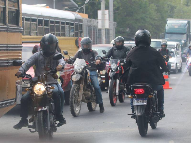 La mayor cantidad de accidentes registrados es por motocicletas, lo que generan tráfico en las vías principales de la ciudad, mientras se espera a las autoridades de tránsito o cuerpos de socorro.