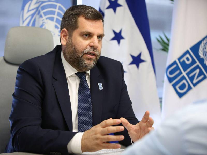 El representante residente adjunto del PNUD en Honduras, Ivan Zverzhanovski, expresó que el proyecto busca identificar a toda la población infantil de Honduras.