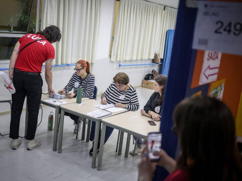 Con todo, la incertidumbre reina en muchos centros electorales del país.