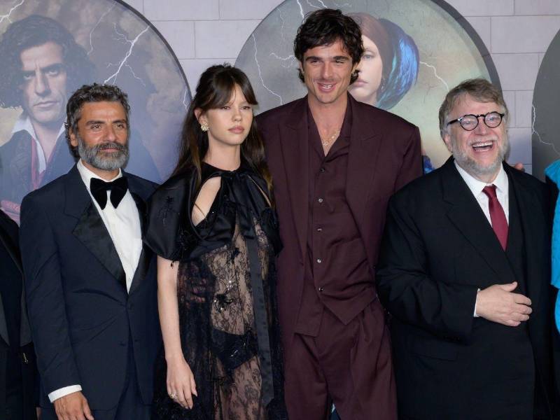 Oscar Isaac, Mia Goth, Jacob Elordi y Guillermo Del Toro en el estreno de Frankenstein en el Museo de la Academia.