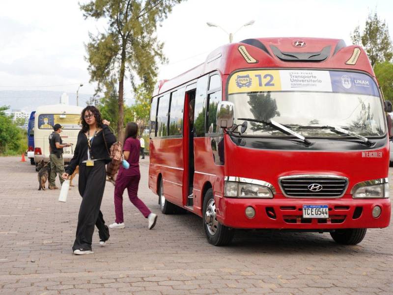 Los estudiantes de la Universidad Nacional Autónoma de Honduras (UNAH) son beneficiados con transporte gratuito en diferentes sectores de la capital.