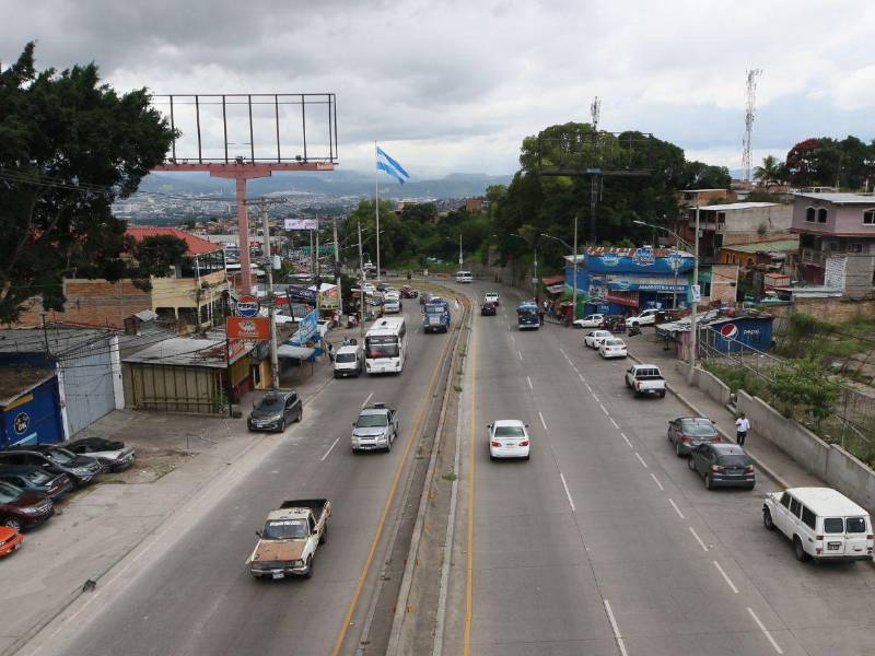 En la salida al norte los buses del transporte urbano e interurbano son los que generan un poco de congestionamiento.