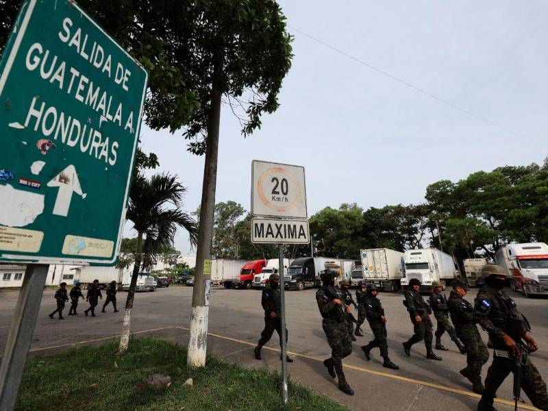 El mismo día del suceso, las autoridades policiales realiazon un desplazamiento de 500 agentes en la zona para investigar el caso donde murieron 5 agentes.