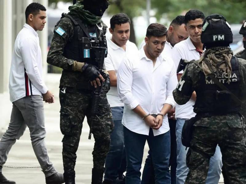 Seis agentes de la DPI que guardan prisión por haber allanado una vivienda en San Pedro Sula sin orden judicial, robándole al dueño de la vivienda 14 millones de lempiras.