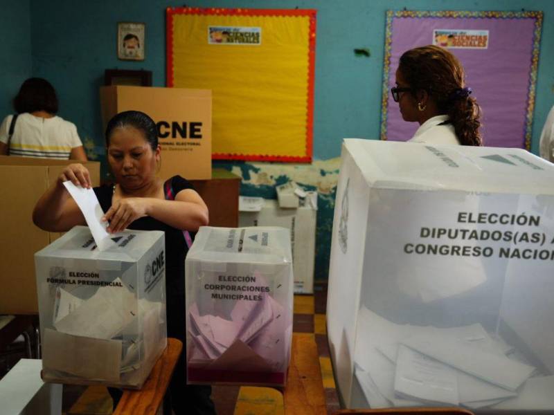 Tras las elecciones generales de 2025 en Honduras, circulan en redes sociales afiches falsos, deepfakes y mensajes manipulados que buscan desinformar sobre los resultados y los hechos posteriores a los comicios.