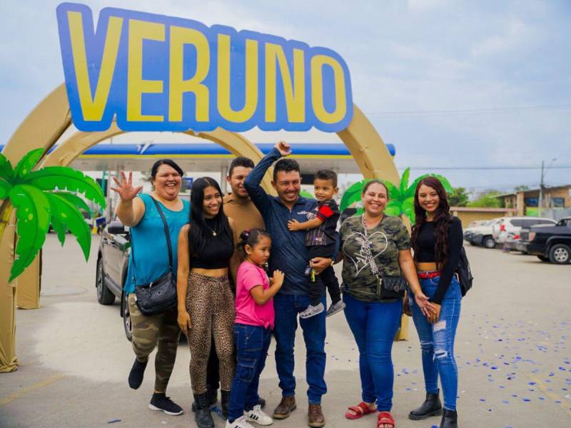 Gasolineras UNO entregó la primera Ford Bronco al ganador de su promo “Regresó el Veruno”