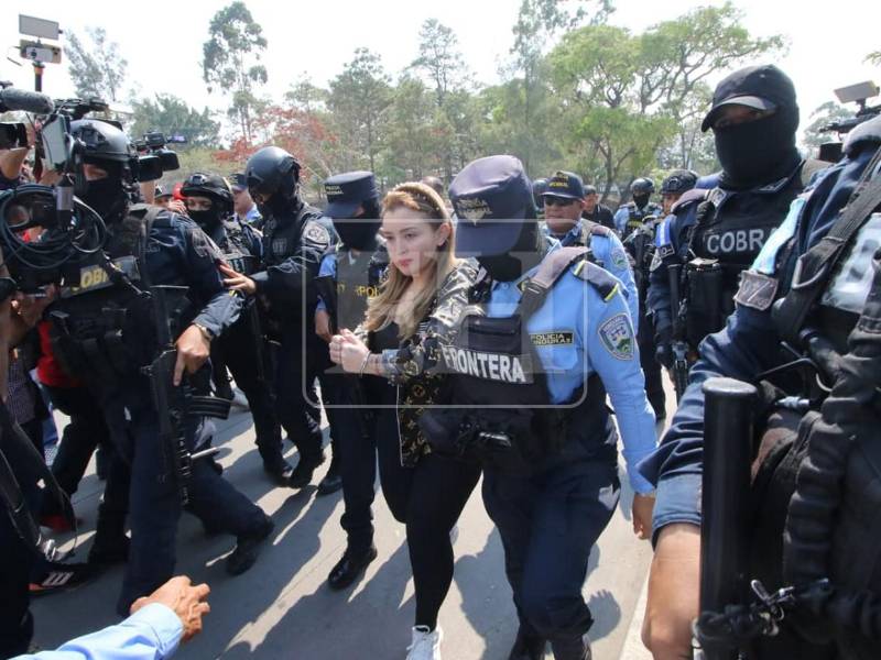 Bajo un fuerte resguardo policial y vía helicóptero, inicialmente y luego por tierra, fue trasladada a Tegucigalpa la hija de Arnulfo Valle, principal cabecilla y fundador del cártel de los Valle Valle.
