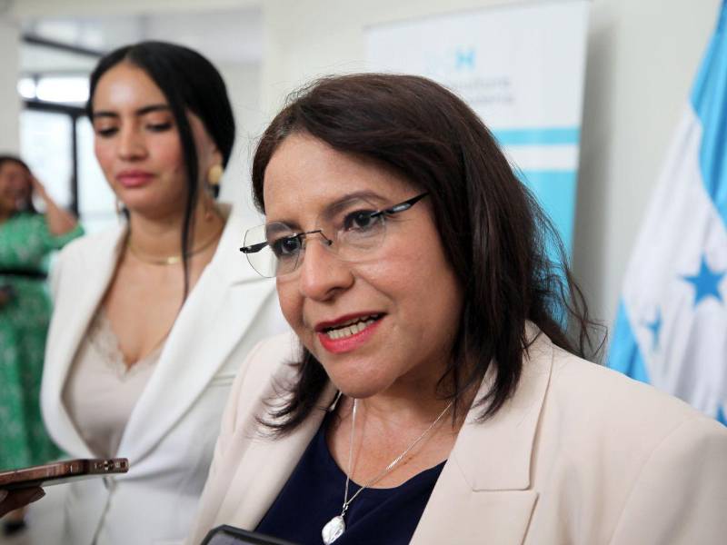 Laura Suazo, titular de la SAG y Kaina Maldonado, titular de Digepesca, afirmaron que escucharon las propuestas, pero no firmaron ningún acuerdo.