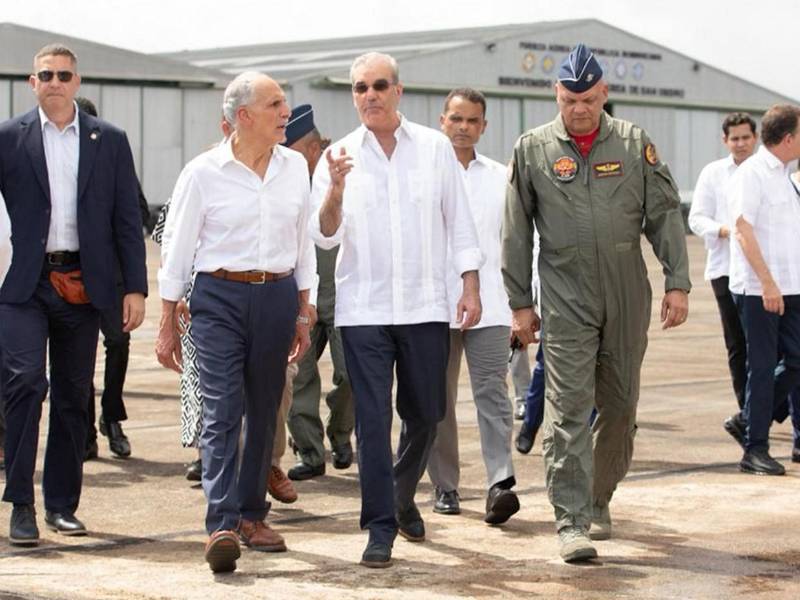 El presidente Nasry “Tito” Asfura recorrió junto a Luis Abinader la frontera entre República Dominicana y Haití, donde conoció el sistema de seguridad fronteriza implementado por República Dominicana para reforzar la vigilancia en la zona limítrofe con Haití.