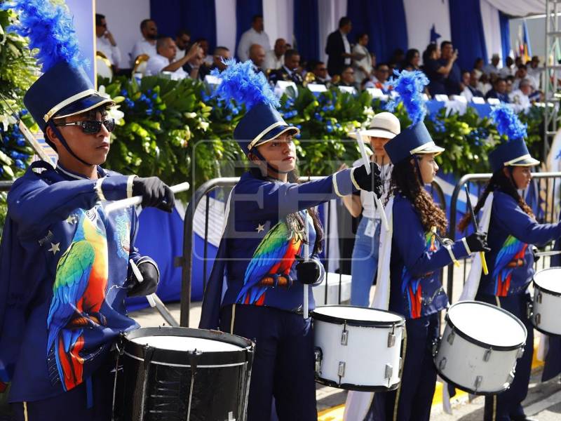 Los integrantes de las bandas estudiantiles lucieron llamativos trajes durante su participación en la celebración de los 205 años de Independencia de Honduras. Aquí una recopilación de los trajes más llamativos y originales.