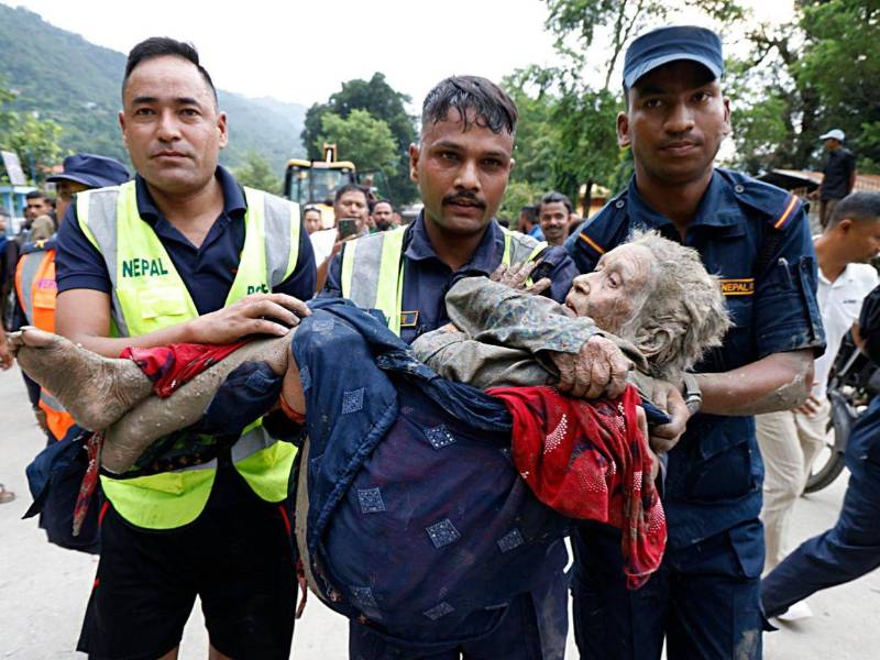 Este miércoles 26 de agosto Nepal está de luto ante la riada que azotó su punto fronterizo con el Tíbet (China), dejando casi 100 muertos y cientos de desaparecidos. Más detalles a continuación.