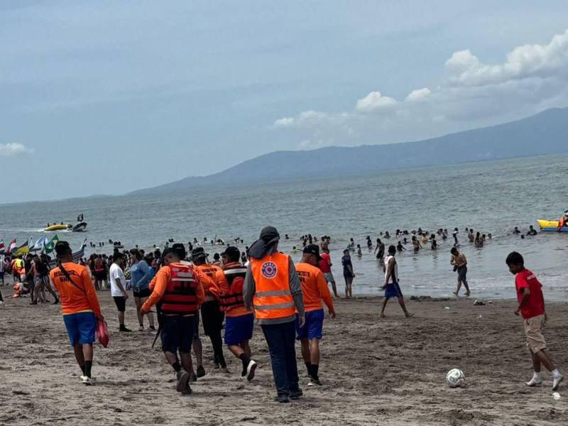 Miles de turistas han abarrotado las playas de la zona sur del país.
