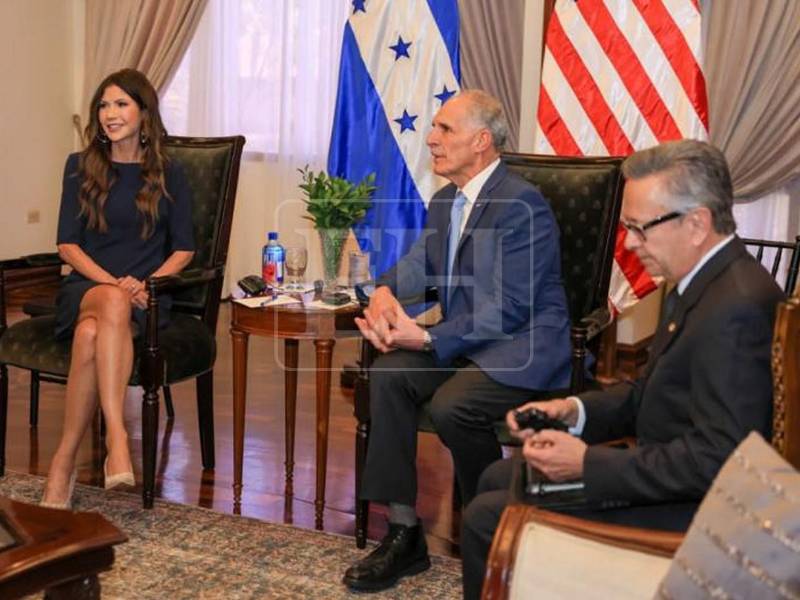 El presidente Nasry Asfura Zablah, se reunió la tarde de ayer con la Secretaria del Departamento de Seguridad de Estados Unidos en la que participó el embajador Roberto Flores Bermúdez.