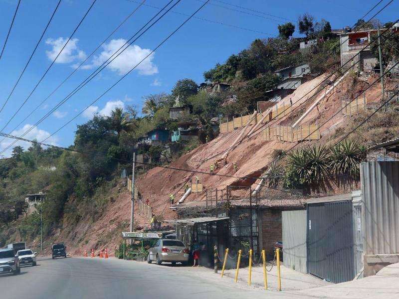 Más de 2,500 habitantes y una vía principal serán beneficiados con la obra de estabilización que concluirá a finales de este año.