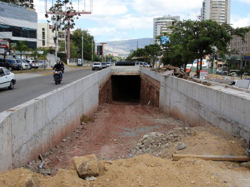 El paso Florencia que conecta dcon el bulevar Suyapa está entre las obras que la Alcaldía prevé concluir este mes.