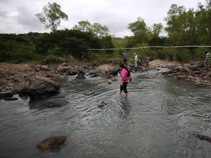 Los habitantes de la aldea Yaguacire reclaman nuevamente el puente prometido sobre el río San José, una obra urgente para evitar tragedias en época de invierno.