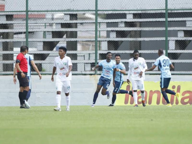 Imágenes del desarrollo del partido.