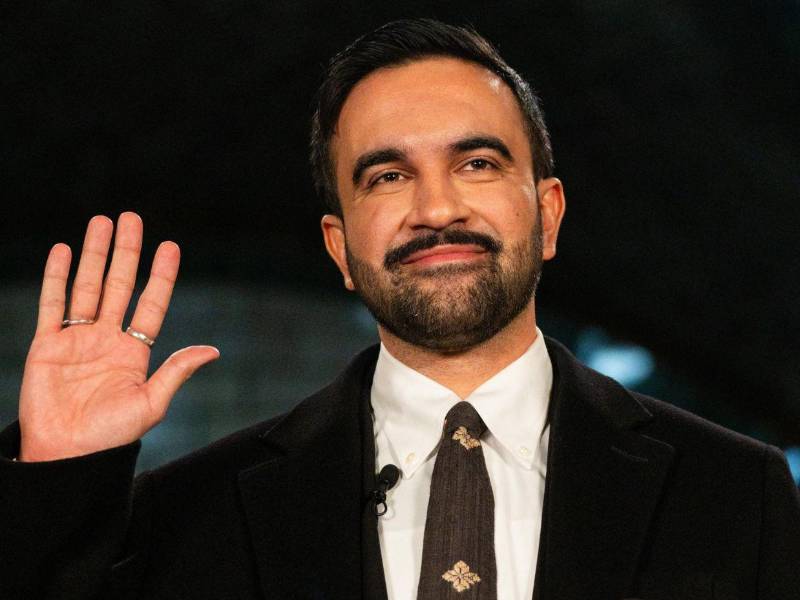 Mamdani, de 34 años, tomó posesión en una ceremonia privada a medianoche, con su familia, y otra pública hoy mismo.