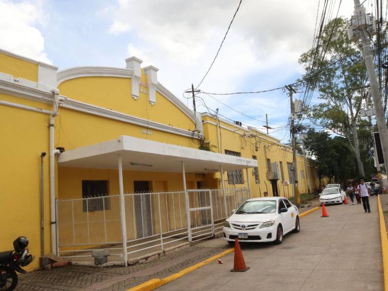 Pacientes del Hospital San Felipe exigieron a la Secretaría de Salud restablecer el agua, ya que la crisis afecta procedimientos, higiene y la dignidad de los pacientes.