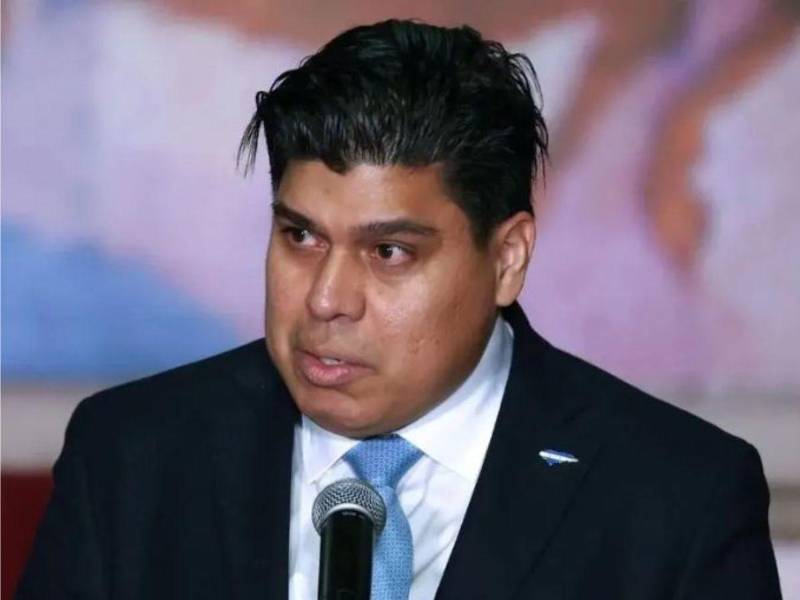 El Banco Central de Honduras oficializó los salarios de sus principales autoridades, revelando incrementos significativos respecto a la administración anterior.