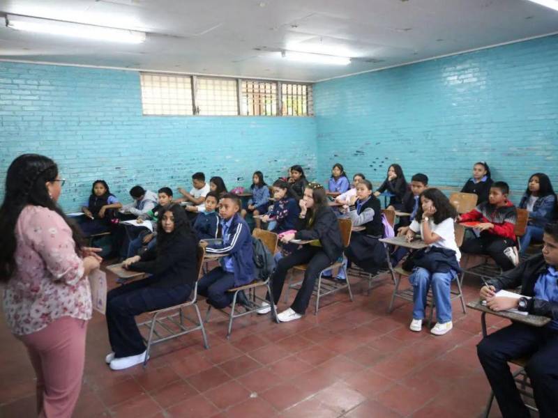 La Secretaría de Educación fusionó en la misma semana el feriado correspondiente al Día de la Independencia y del Día del Maestro Hondureño.