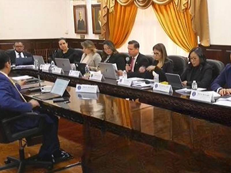 La audiencia inició tras la presentación de un recurso de amparo por parte del magistrado antes de la sesión.