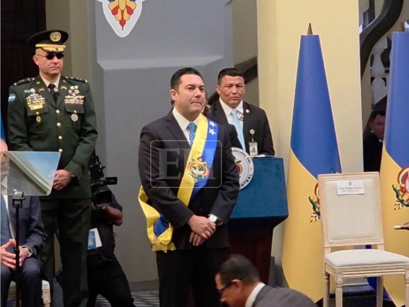 Juan Diego Zelaya asumió oficialmente el cargo este domingo en una ceremonia breve en el Museo para la Identidad Nacional, bajo fuerte resguardo policial y tras un reñido proceso electoral.
