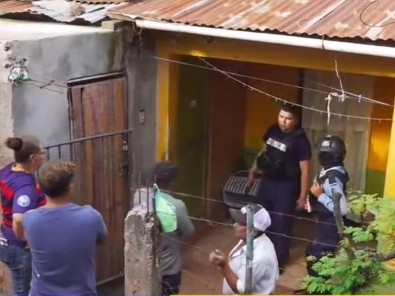 Las autoridades informaron que el sospechoso ya fue detenido y permanece bajo resguardo policial mientras se desarrollan las investigaciones.