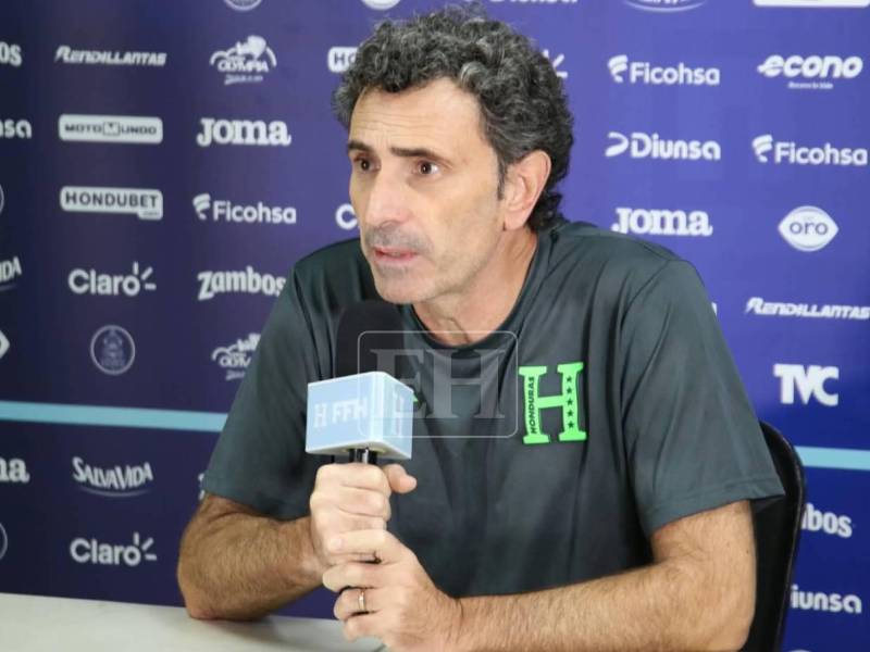 El técnico español habló este domingo desde el estadio Nacional en conferencia de prensa.