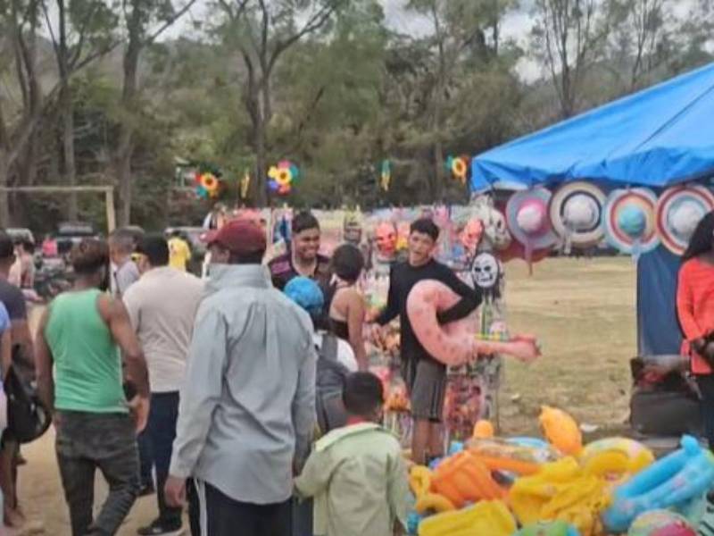 De acuerdo con información preliminar, el joven se lanzó a una de las pozas por diversión; sin embargo, no logró salir del agua y terminó ahogándose.