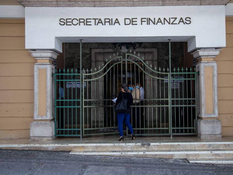 Los ingresos tributarios han sido los más relevantes en el superávit del gobierno, según datos oficiales.