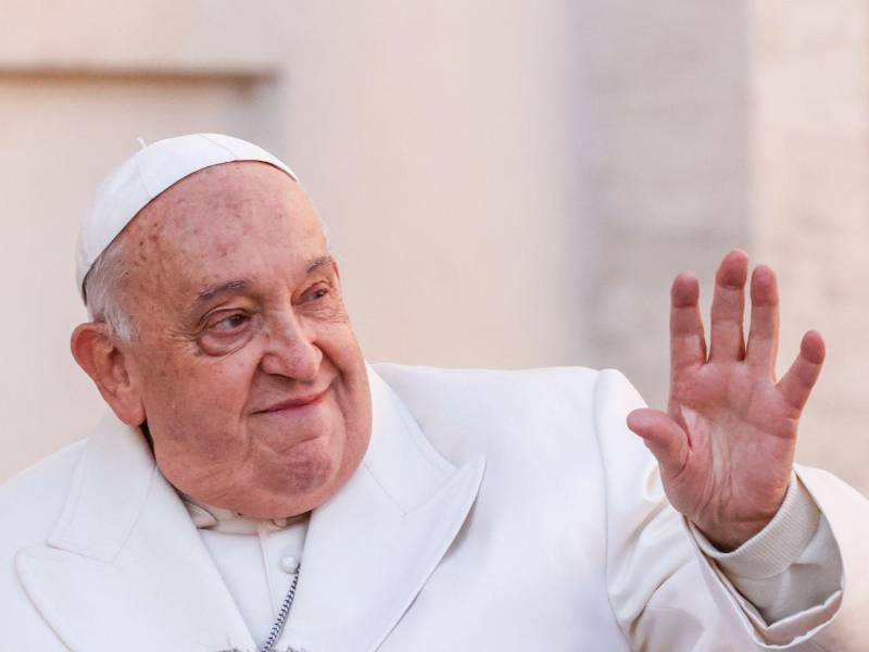 El material incluye relatos de antiguos alumnos de la etapa de Francisco como profesor jesuita y figuras vinculadas a su labor en las 'villas miseria' bonaerenses.