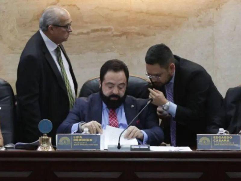 Los fondos gastados por Luis Redondo en el Congreso Nacional permanecen en cajas selladas.
