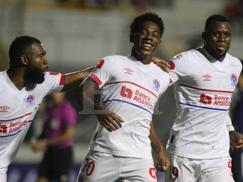 Imágenes del desarrollo del partido.