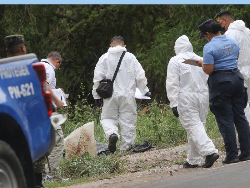 Elementos de Inspecciones Oculares de la Dirección Policial de Investigaciones (DPI) y de Medicina Forense, realizaron el levantamiento del cadáver.