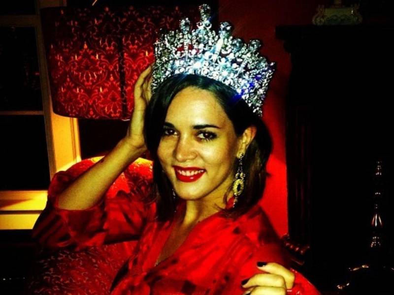 El calendario marca una fecha que remite a un suceso aún presente en la conversación pública latinoamericana. Hace 12 años, Mónica Spear, Miss Venezuela 2004 y actriz reconocida, fue asesinada junto a su esposo en un hecho que conmocionó al país.