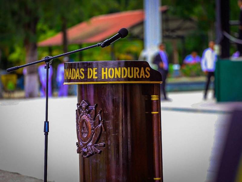 La presidenta Xiomara Castro asiste al traspaso de mando de la cúpula de las Fuerzas Armadas en Campo Parada Marte.