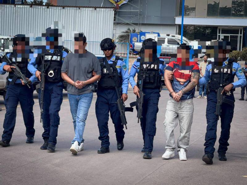 Equipos de la Dirección Policial de Investigaciones (DPI) capturaron a Chemo y Checha, en atención a una orden emitida por un juzgado competente.