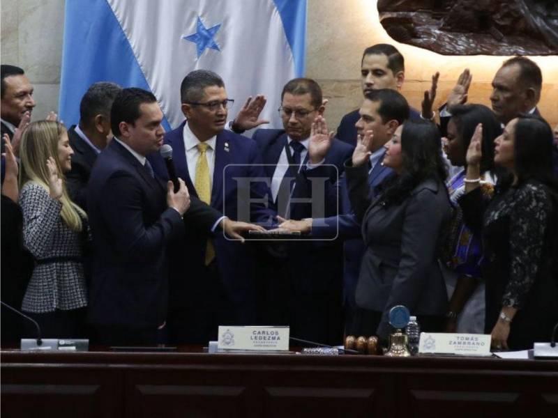 Tomás Zambrano fue juramentado como nuevo <b>presidente del Congreso Naciona</b>l para el período 2026–2030.