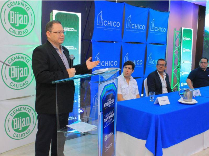La conferencia de prensa reunió a representantes del sector construcción para anunciar los objetivos del foro.