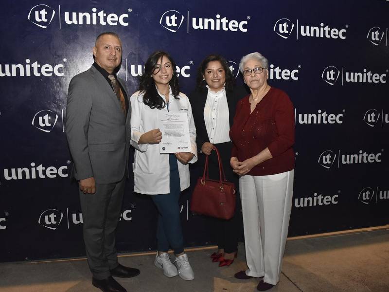 Familiares de todos los estudiantes asistieron a la importante ceremonia para acompañarlos.