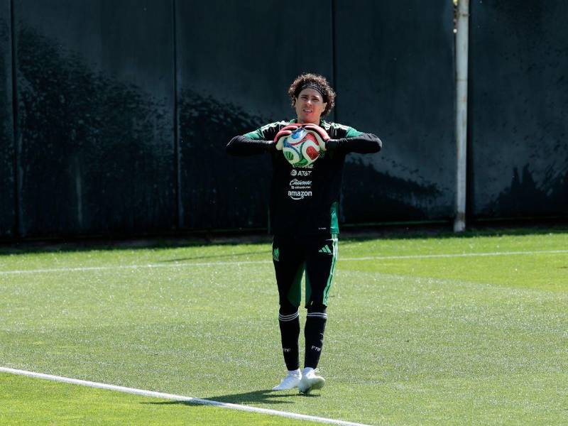 Si Ochoa es parte de la alineación titular contra Chequia, se unirá a Messi y Cristiano Ronaldo como los únicos jugadores en disputar seis mundiales.