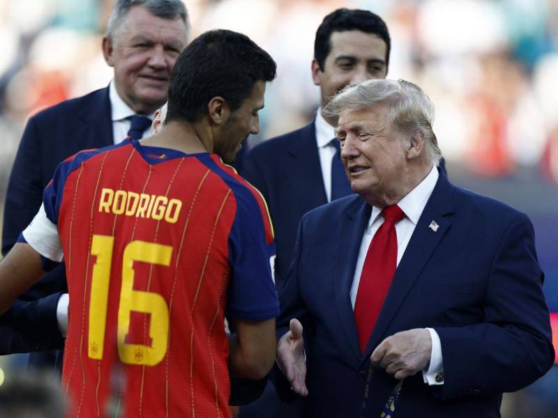 Donald Trump entregó la Copa del Mundo a Rodri, capitán de España.