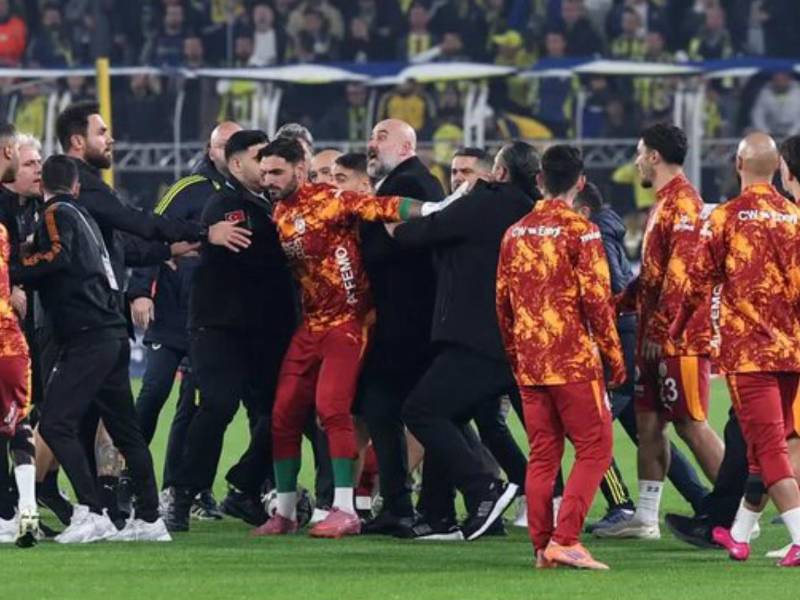 El fútbol del país turco atraviesa un incómodo momento luego de la detención de gran número de futbolista y directivo. Todos están siendo investigados