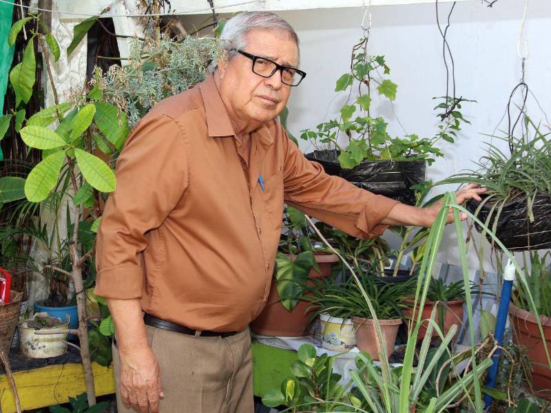 Confiesa que se dedica también a cuidar el jardín de la casa junto a su esposa.