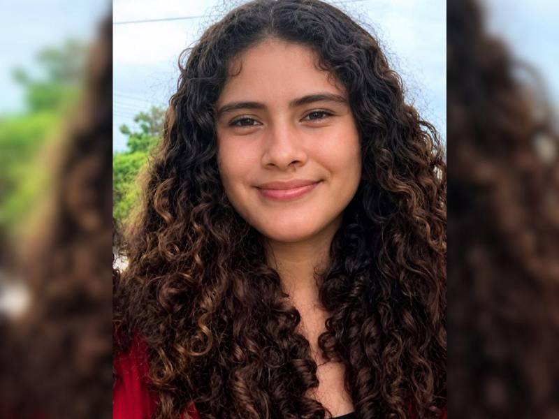 Yorleni Alas es una joven de 18 años que desapareció el pasado 4 de mayo en horas de la madrugada, luego de salir de su trabajo en Cortés. Desde entonces no se ha tenido información sobre su paradero, sin embargo, el miércoles 13 de mayo fue hallada una osamenta y existen sospechas de que podría tratarse de ella.