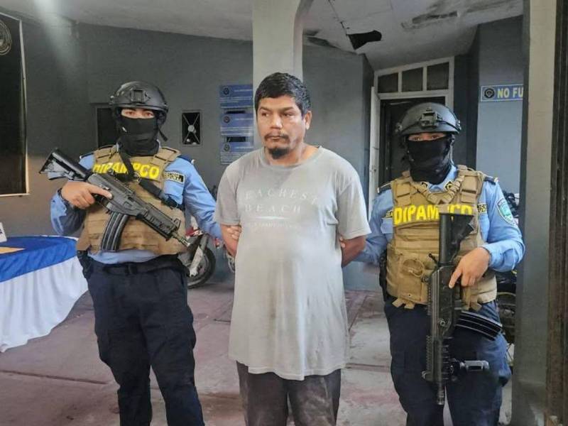 De acuerdo con las investigaciones, el sospechoso es miembro activo de la Pandilla 18 desde hace aproximadamente tres años, estructura desde la cual presuntamente realizaba sus actividades delictivas.