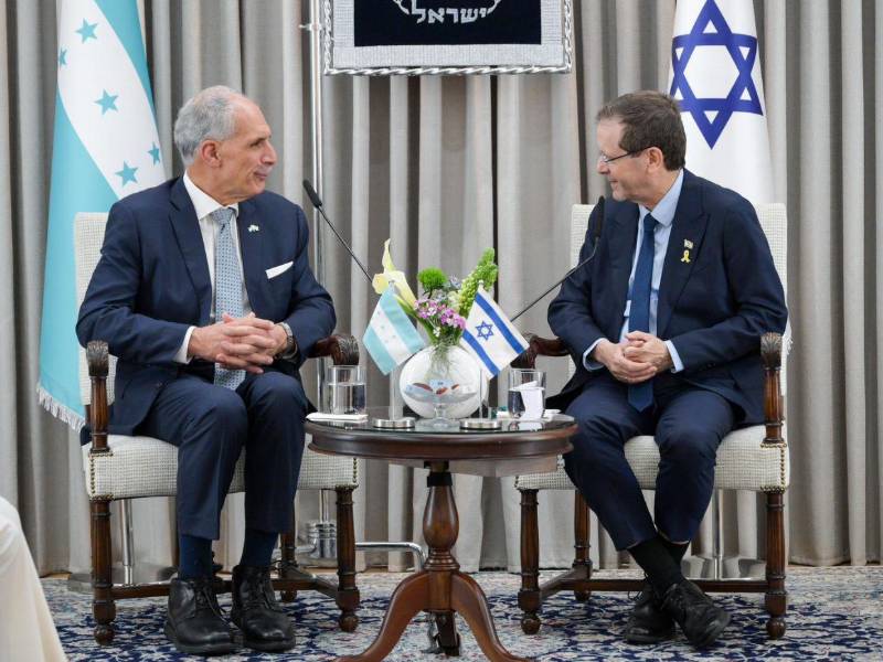 Nasry Asfura junto al presidente del Estado de Israel, Isaac Herzog.