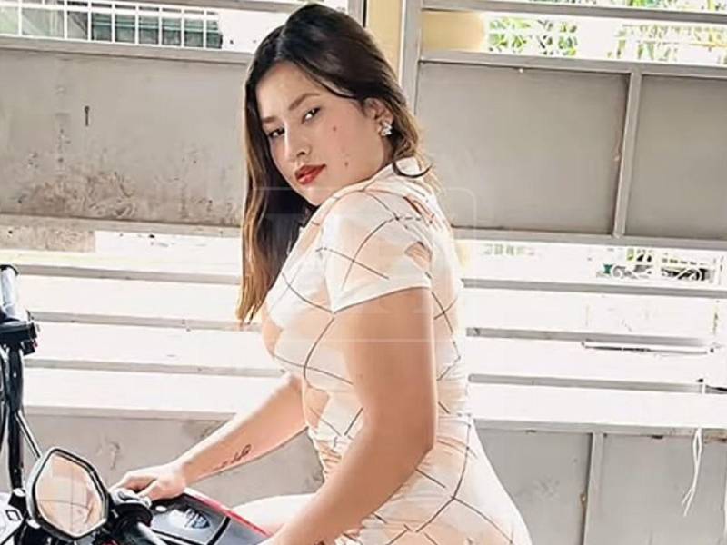 La joven murió tras ser atacada a tiros mientras se conducía en motocicleta.
